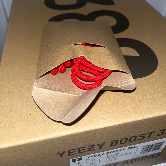 YEEZY BOOST 380 - Picture 5 of 7